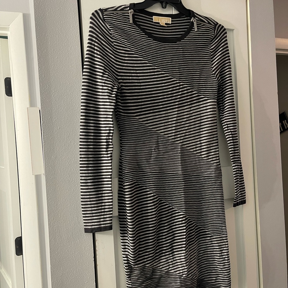 Stylish and comfortable Michael Kors women's dress with zippers on shoulder.